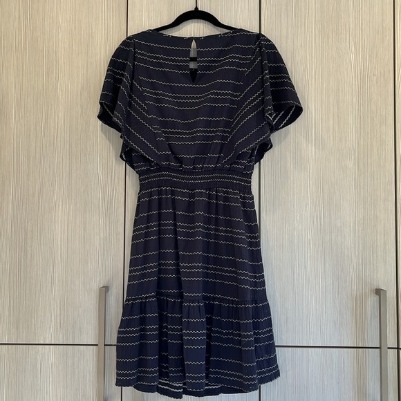 DKNY | Smocked Fit and Flare Dress | Navy Blue & White | Size 10 - Picture 5 of 13